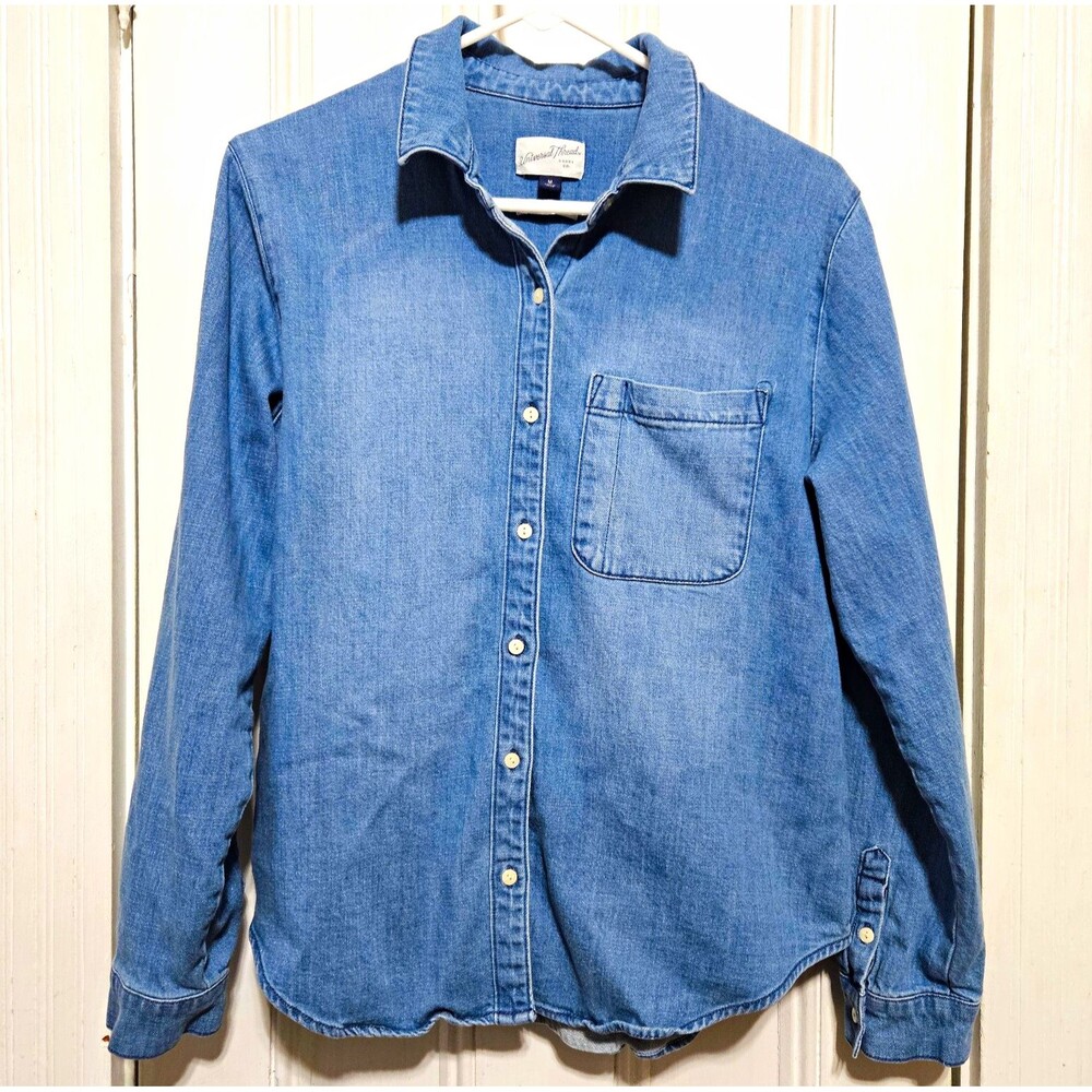 Universal Thread Denim Button Down Shirt Classic Fit Blue - Women's Medium